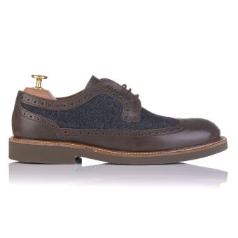 Δετά Oxfords Frau